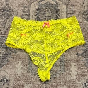 New Victoria’s Secret high waist Neon Yellow Lace Panties w Pink Bows sz small